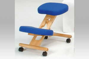 Modrá klekací židle